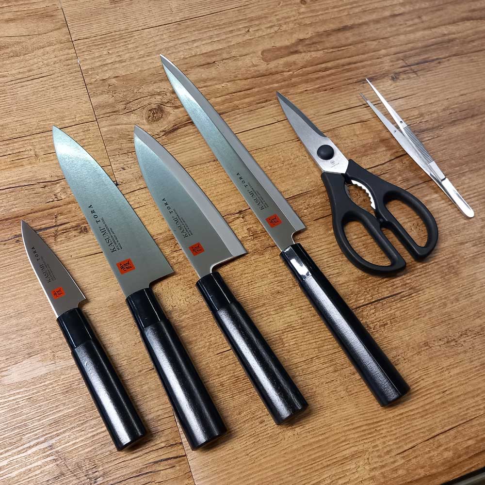 Set coltelli giapponesi Kasumi Tora con accessori • Lorenzi Milano
